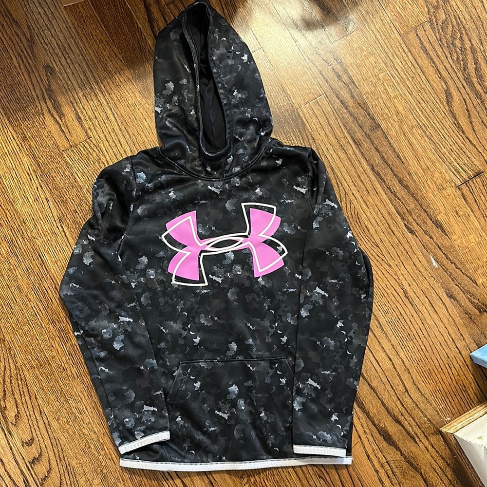 Girls Under Armour Hoodie. Size Large